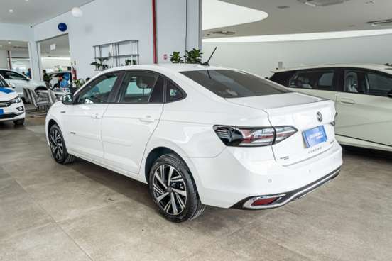 VOLKSWAGEN-VIRTUS-2023