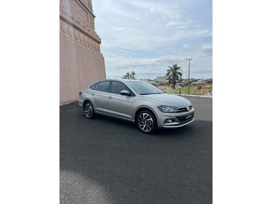 VOLKSWAGEN VIRTUS 1.0 200 TSI HIGHLINE AUTOMÁTICO