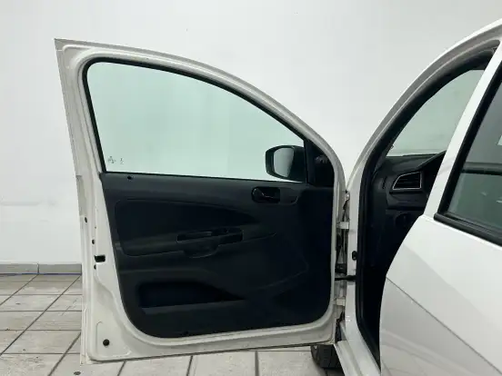VOLKSWAGEN-VOYAGE-2023