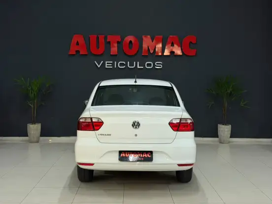 VOLKSWAGEN-VOYAGE-2013
