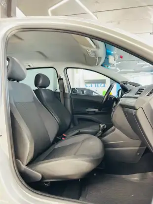 VOLKSWAGEN-VOYAGE-2021