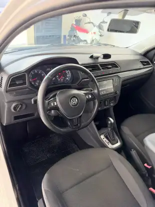 VOLKSWAGEN-VOYAGE-2018