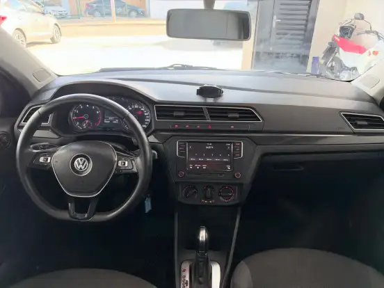 VOLKSWAGEN-VOYAGE-2018
