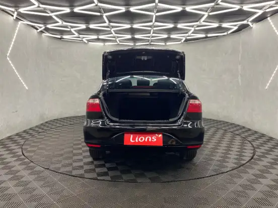 VOLKSWAGEN-VOYAGE-2021