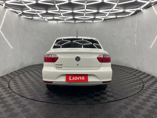 VOLKSWAGEN-VOYAGE-2021
