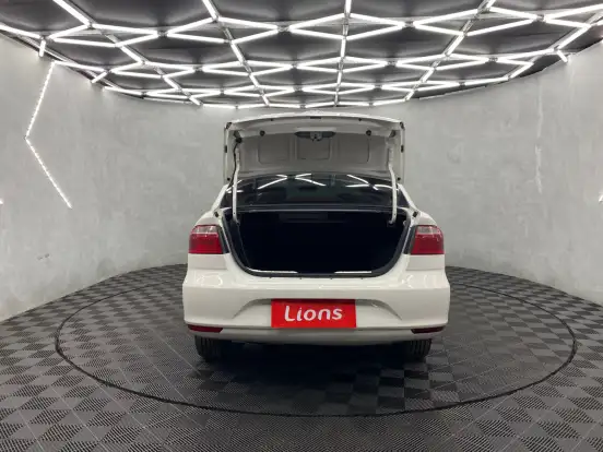 VOLKSWAGEN-VOYAGE-2021