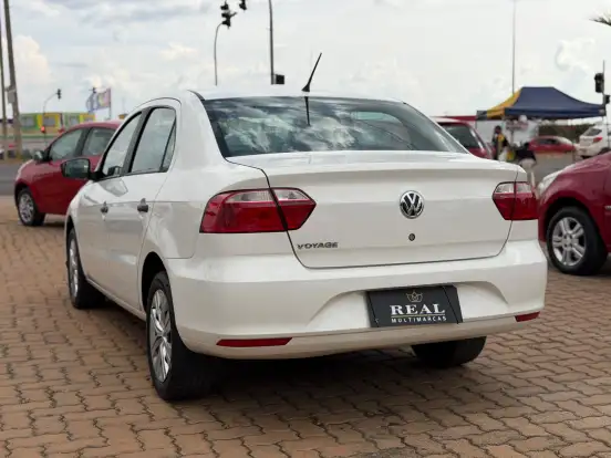 VOLKSWAGEN-VOYAGE-2021