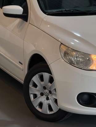 VOLKSWAGEN-VOYAGE-2010