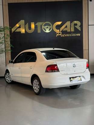VOLKSWAGEN-VOYAGE-2010