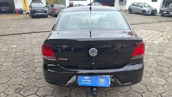 VOLKSWAGEN-VOYAGE-2010