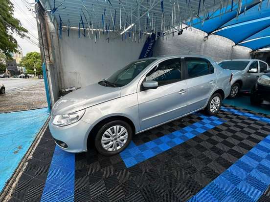 VOLKSWAGEN-VOYAGE-2010
