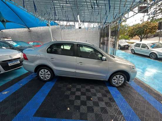 VOLKSWAGEN-VOYAGE-2010