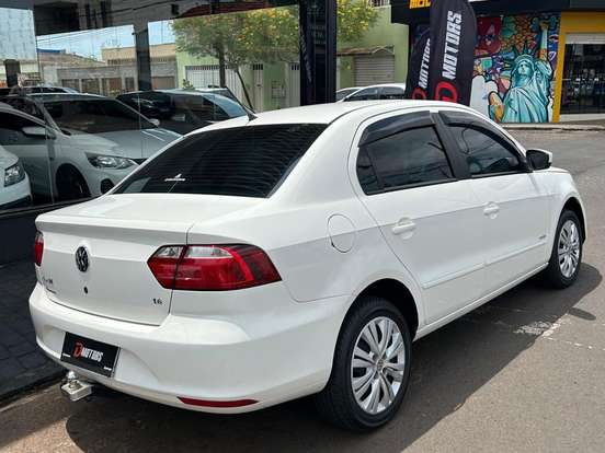 VOLKSWAGEN-VOYAGE-1.6 MI 8V FLEX 4P MANUAL VOLKSWAGEN-VOYAGE-2013