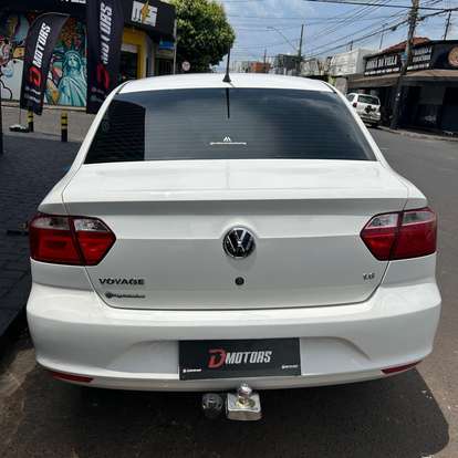 VOLKSWAGEN-VOYAGE-2013
