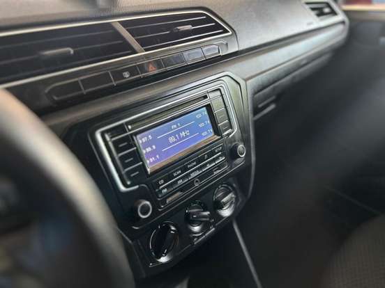 VOLKSWAGEN-VOYAGE-2018
