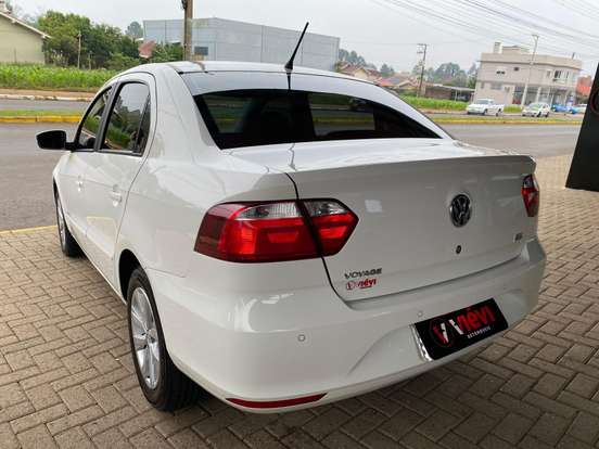 VOLKSWAGEN-VOYAGE-1.6 MSI TOTALFLEX COMFORTLINE 4P MANUAL VOLKSWAGEN-VOYAGE-2017