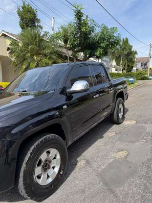 VOLKSWAGEN-AMAROK-2011