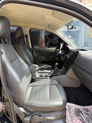 VOLKSWAGEN-AMAROK-2011