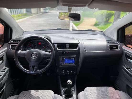 VOLKSWAGEN-FOX-2012