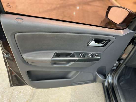 VOLKSWAGEN-FOX-2012