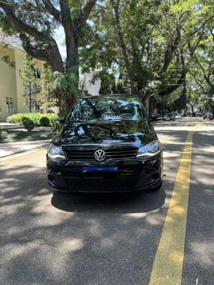 VOLKSWAGEN-FOX-2012