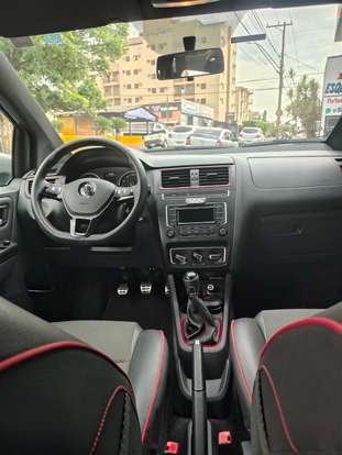 VOLKSWAGEN-FOX-2015