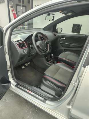 VOLKSWAGEN-FOX-2015
