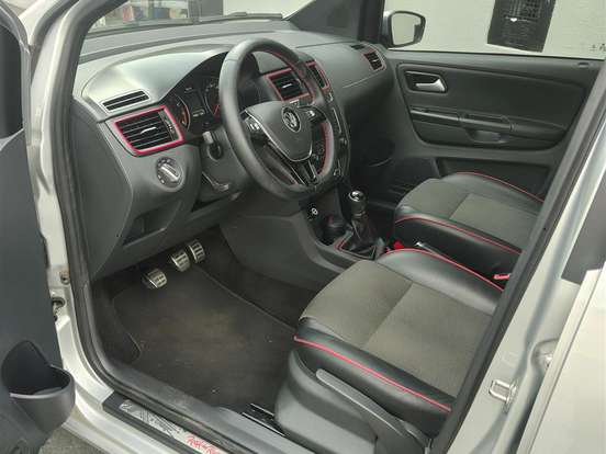 VOLKSWAGEN-FOX-1.6 MI ROCK IN RIO 8V FLEX 4P MANUAL VOLKSWAGEN-FOX-2015