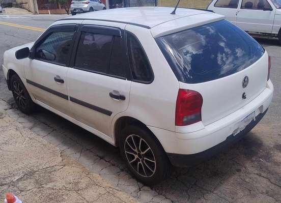 VOLKSWAGEN-GOL-2010