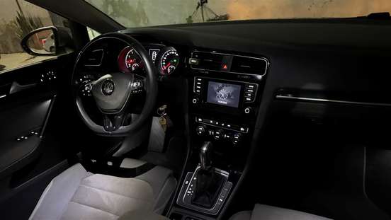 VOLKSWAGEN-GOLF-2013