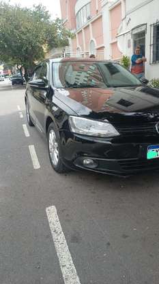 VOLKSWAGEN-JETTA-2012