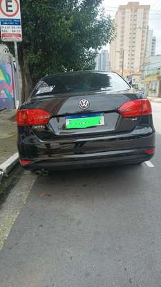 VOLKSWAGEN-JETTA-2012