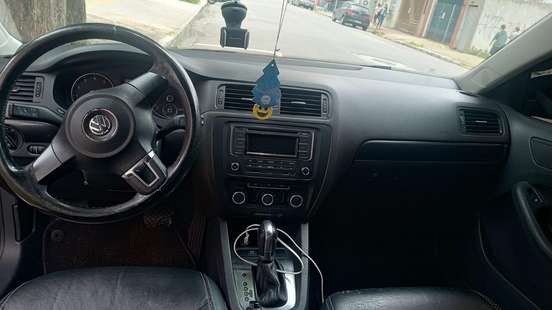 VOLKSWAGEN-JETTA-2012