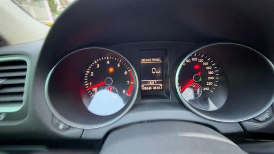 VOLKSWAGEN-JETTA-2010