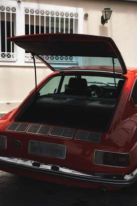 VOLKSWAGEN-KARMANN-GHIA-1973