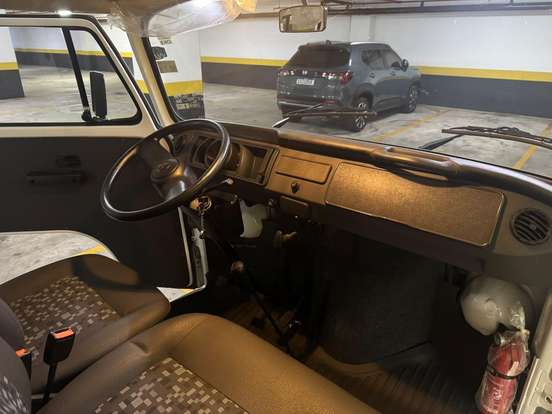 VOLKSWAGEN-KOMBI-2008