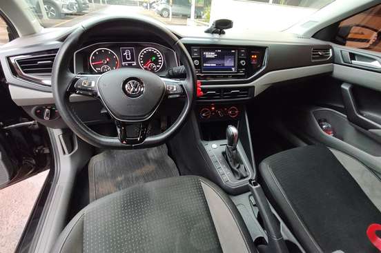 VOLKSWAGEN-POLO-2018