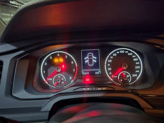 VOLKSWAGEN-POLO-2018
