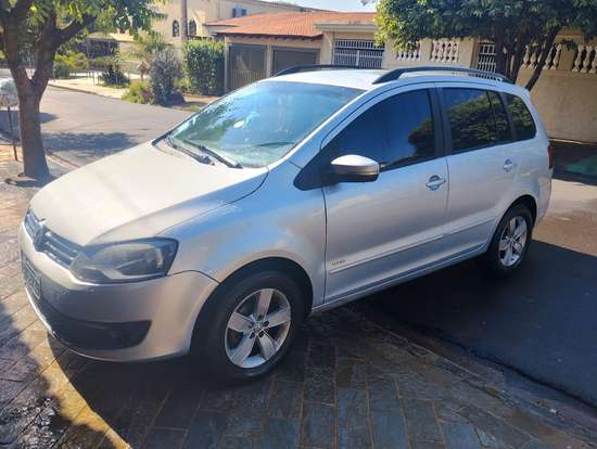 VOLKSWAGEN-SPACEFOX-2011