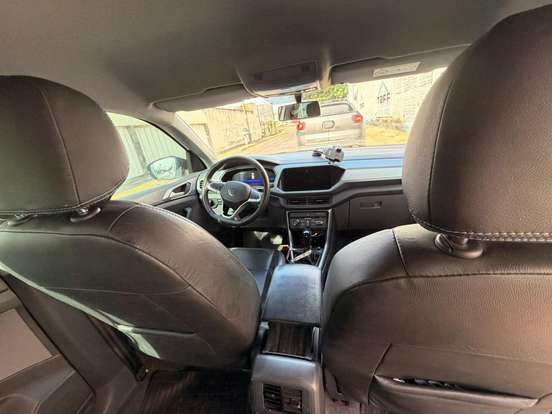 VOLKSWAGEN-T-CROSS-2023