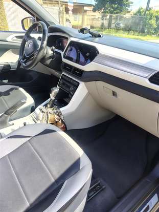 VOLKSWAGEN-T-CROSS-2019