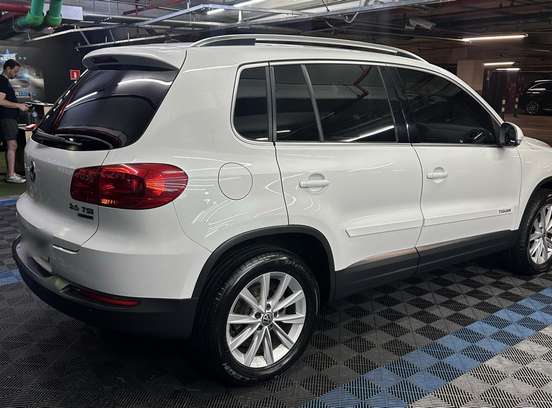 VOLKSWAGEN-TIGUAN-2015