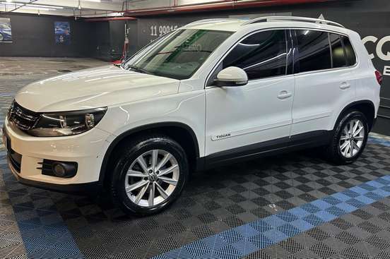 VOLKSWAGEN-TIGUAN-2015