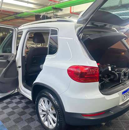 VOLKSWAGEN-TIGUAN-2015