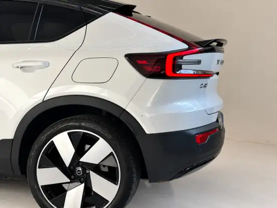 VOLVO-C40-2022
