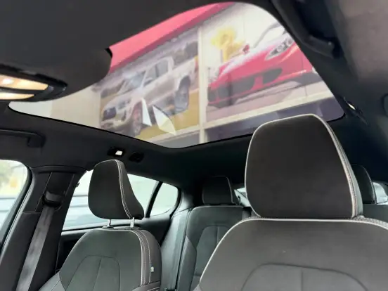 VOLVO-C40-2022