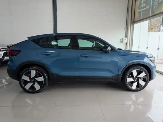 VOLVO-C40-2022