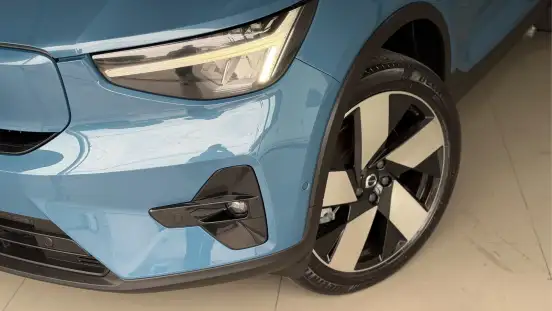 VOLVO-C40-2022