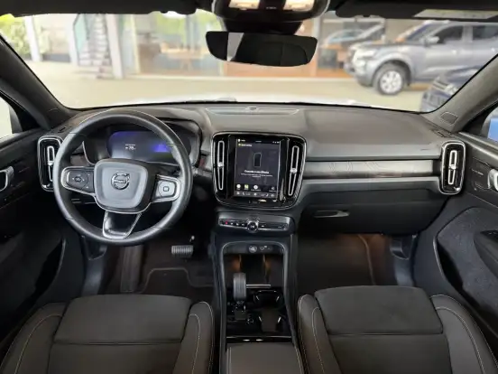VOLVO-C40-2022