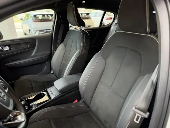 VOLVO-C40-2022